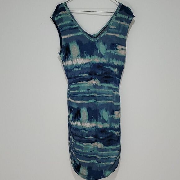 le chateau Dresses & Skirts - LE Chateau Small Sleeveless Dress